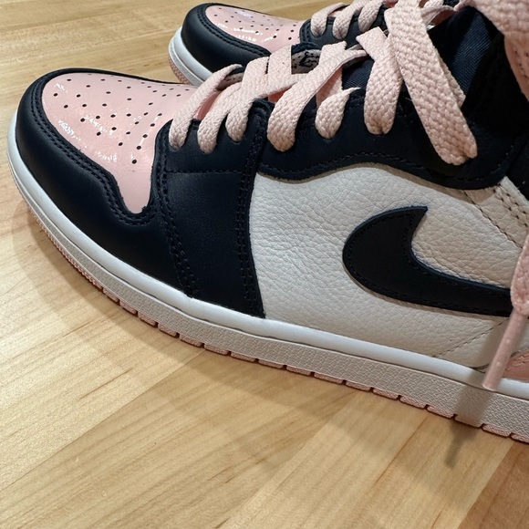 NIKE AIR JORDAN 1 RETRO HIGH - Picture 10 of 11